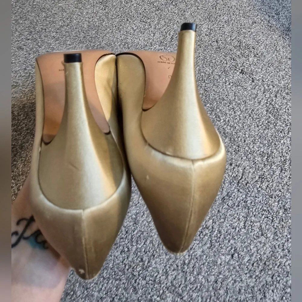 St John Made In Italy Gold Satin Sequin Toe Cap Pumps Size 7